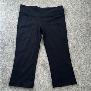 Lululemon Black Leggings with Wide Waistband and Mid-Calf Length